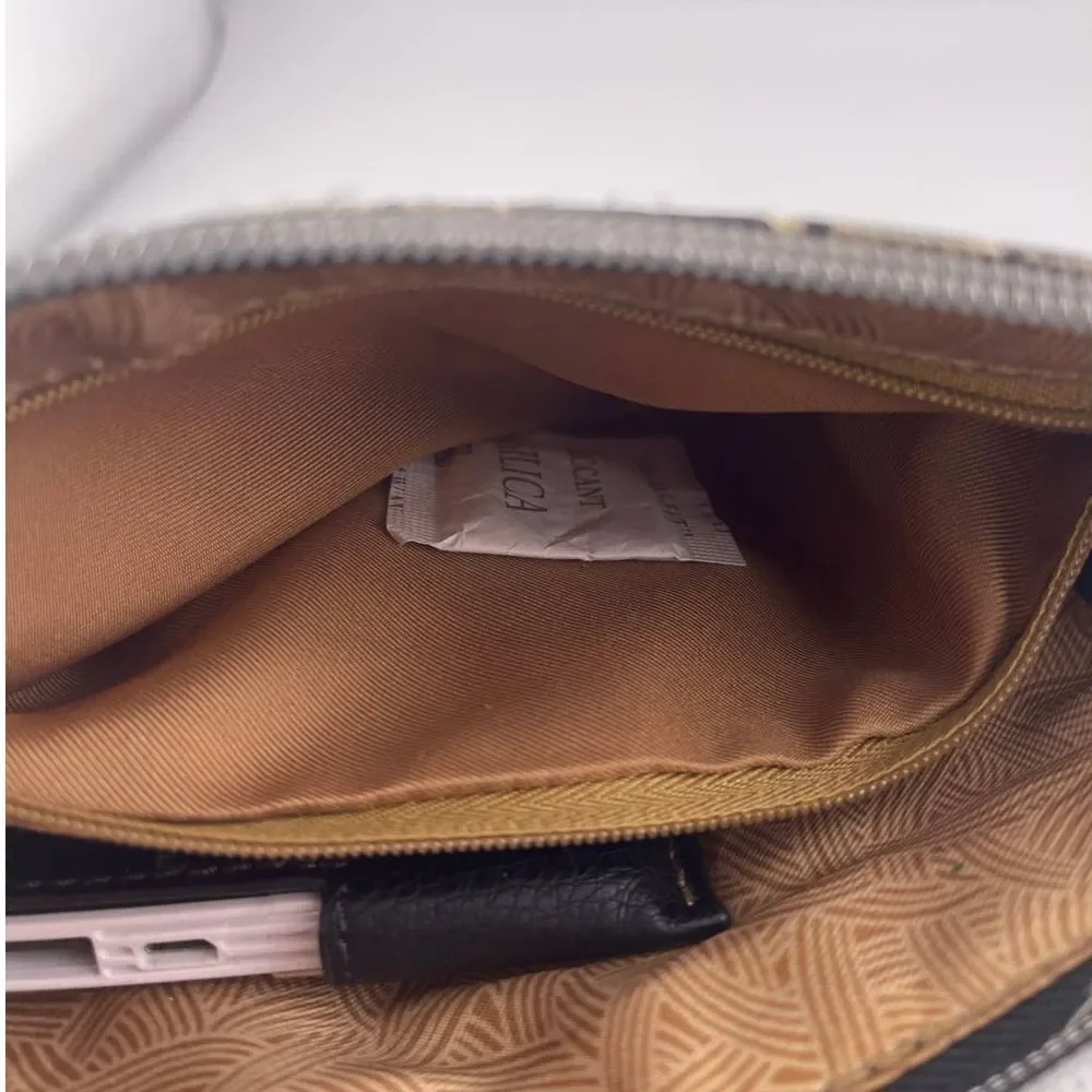 NWOT Sak Roots Wristlet Wallet Clutch‎ With Battery Bank Built In - Picture 8 of 9